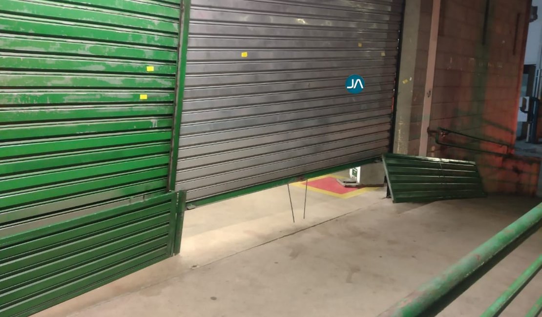 Ladrão invade o supermercado Todo Dia da rua 15 durante a noite em Arapiraca