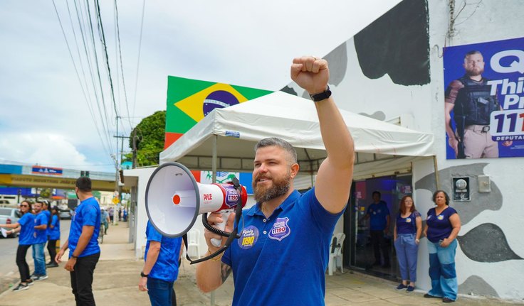 Delegado Thiago Prado inaugura comitê com grande adesivaço