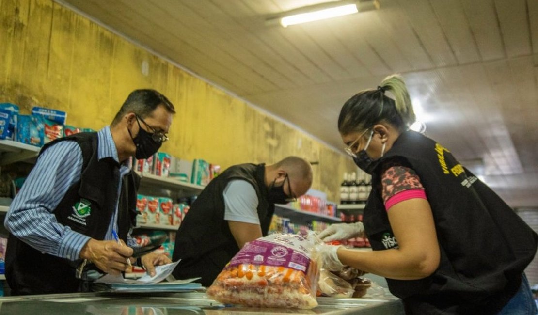 Vigilância Sanitária flagra carnes e peixes em decomposição em supermercado em Arapiraca