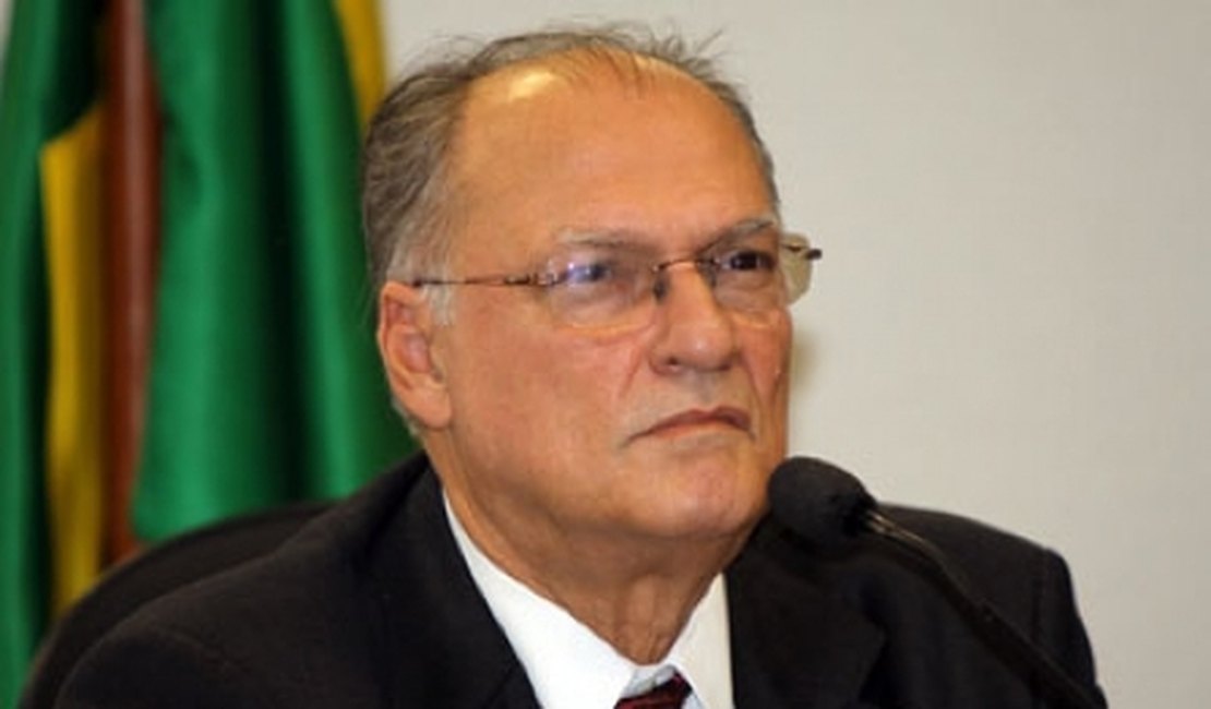 Deputado Roberto Freire assume MinC após demissão de Calero