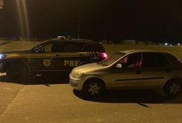 PRF prende dois homens e apreende veículo adulterado no interior de Alagoas