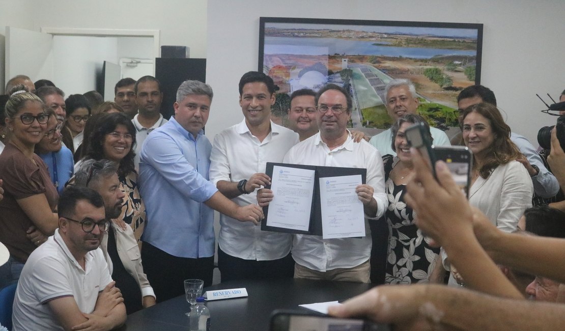 Prefeito Luciano Barbosa assina Ordem de Serviços para ampliação do Parque Ceci Cunha; assista