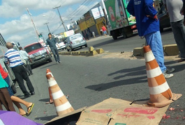 Motociclista morre atropelado por caminhão na Serraria, em Maceió