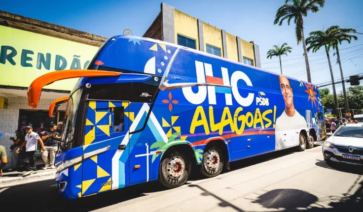 Justiça Eleitoral manda descaracterizar ônibus de JHC por propaganda eleitoral antecipada