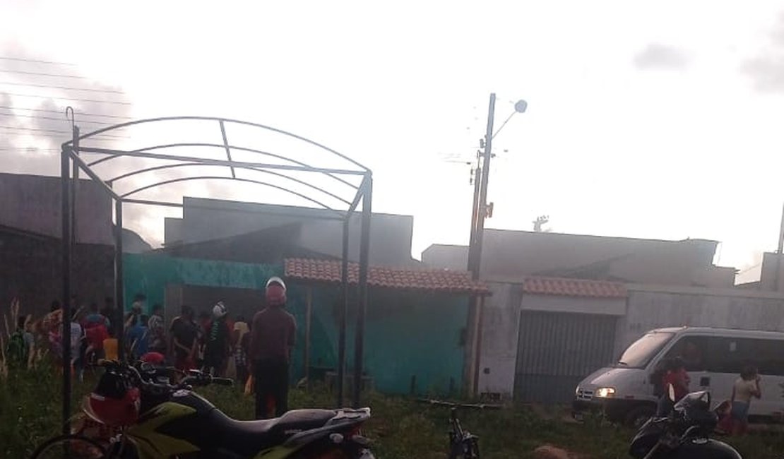 Vizinhos controlam princípio de incêndio em casa no bairro Planalto