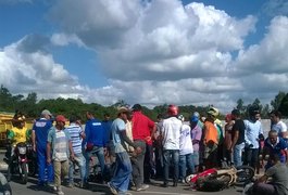 Colisão entre motos deixa feridos na AL-220, em Arapiraca