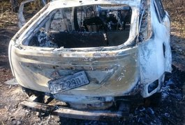 Polícia encontra carro de professor desaparecido com corpo carbonizado