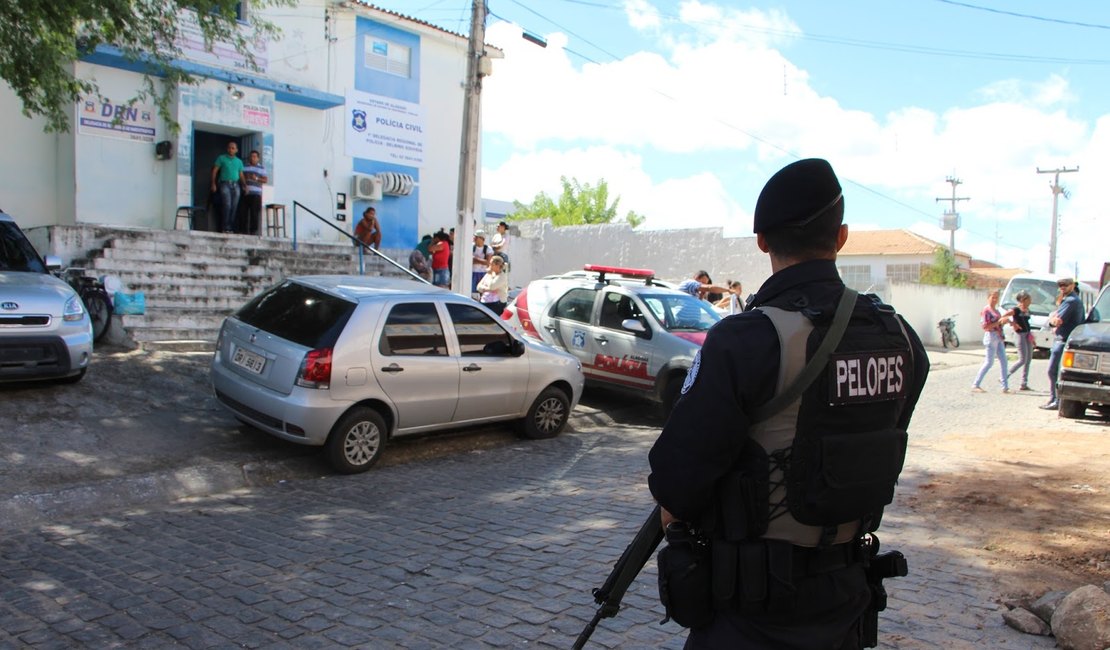 Polícia prende um e busca suspeito de vários crimes no Sertão Alagoano