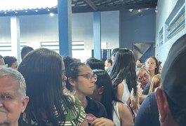 Eleitores de 13 cidades alagoanas ainda estão votando na noite deste domingo (4)
