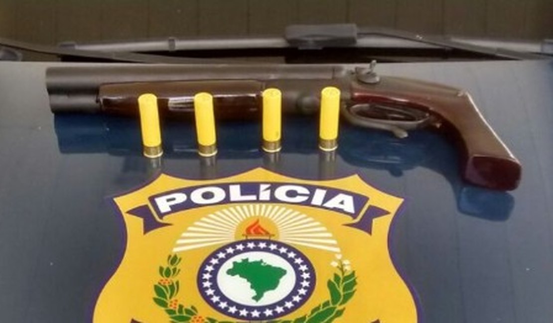 Homem é preso em São Sebastião com espingarda calibre 20