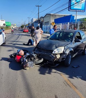 Colisão envolvendo carro e moto deixa um ferido em Arapiraca