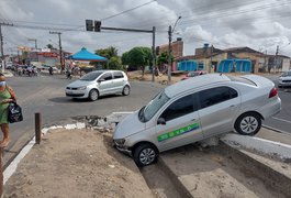 Taxista passa mal e perde controle da direção em Arapiraca