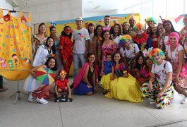 Bloco da Humanização leva a alegria do Carnaval aos pacientes do Hospital de Emergência do Agreste
