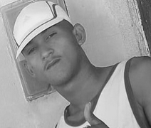 Jovem é assassinado com diversos tiros e comerciante acaba baleado de raspão em praça de Coruripe