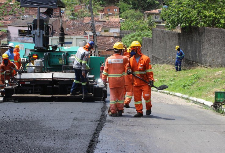 Prefeitura de Maceió avança com serviços de pavimentação asfáltica na Chã da Jaqueira