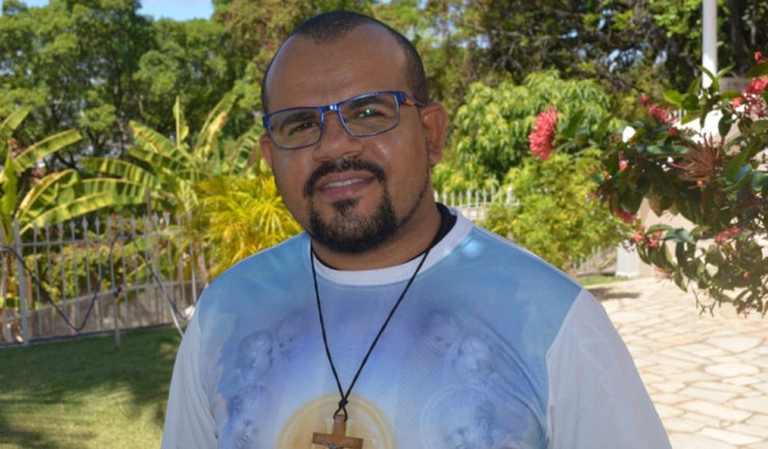 Em terapia ECMO por causa da Covid, padre alagoano precisa de doação de sangue