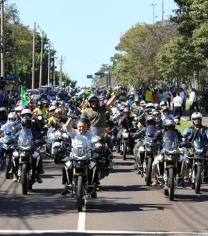 Bolsonaro encerra campanha em São Paulo com motociata