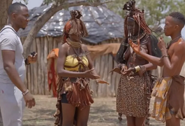Esposas são oferecidas para sexo com visitantes em tribo africana