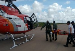 Choque entre carro de passeio e caminhão deixa dois feridos na BR-101