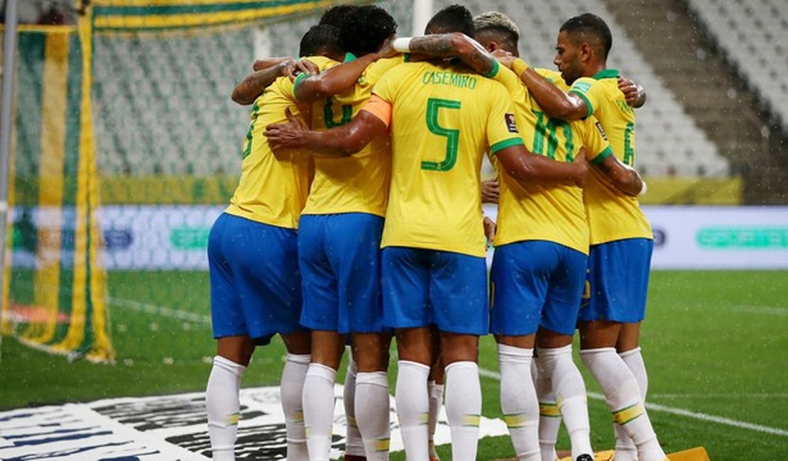 Alagoano Roberto Firmino marca duas vezes, Brasil goleia Bolívia e lidera Eliminatórias