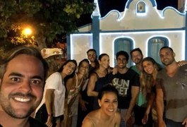 Ivete Sangalo reúne amigos e Claudia Leitte se convida: 'Chame também'