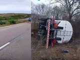 Caminhão com carga de combustível tomba na AL-220, em Jaramataia