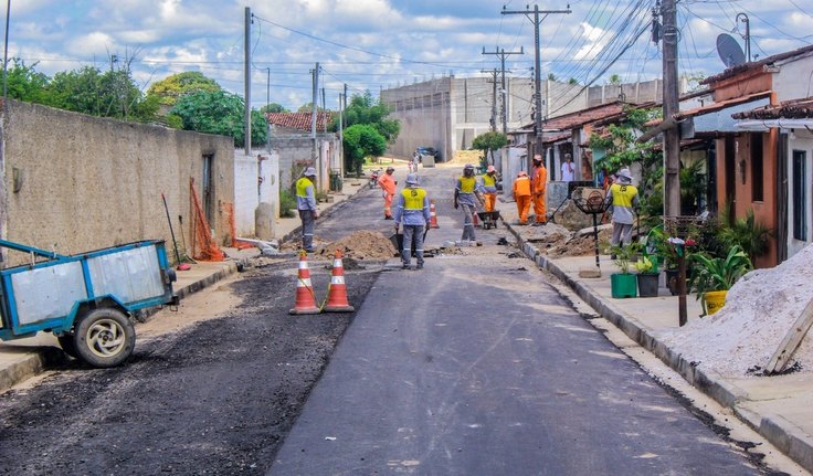 Ação conjunta entre Governo de Alagoas e Prefeitura de Penedo beneficia Campo Redondo com pavimentação em asfalto