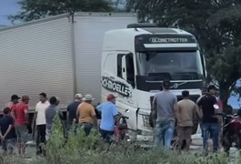 Motociclista é atingido e arrastado por carreta na BR-423, em Ouro Branco