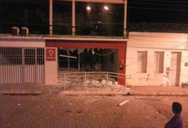 Quadrilha usa explosivos e destrói agência bancária em Igaci