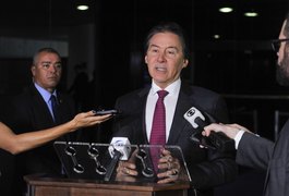 Presidente do Senado é internado na UTI após desmaio