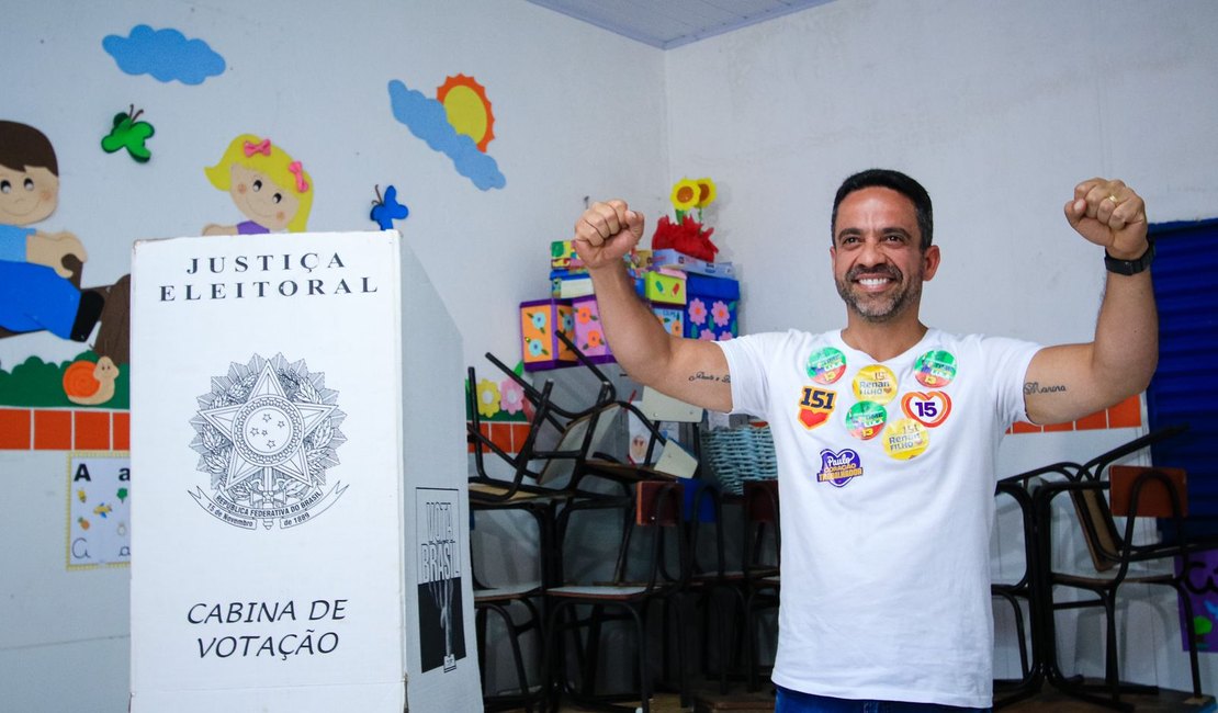 Paulo Dantas vota em Batalha e acredita em vitória no 1º turno