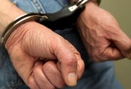 Homem é preso em flagrante por armazenar vídeos e fotos com pornografia infantil em Maceió