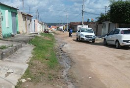 Casal vai contratar empresa para consertar vazamentos e desperdício de água em Arapiraca