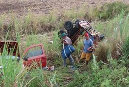 Veículo capota após retorno de feira livre, em Campo Alegre