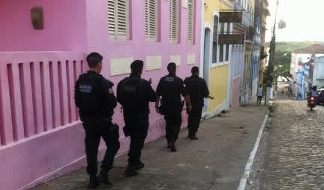 Sem viaturas adequadas, militares trabalham a pé em Alagoas