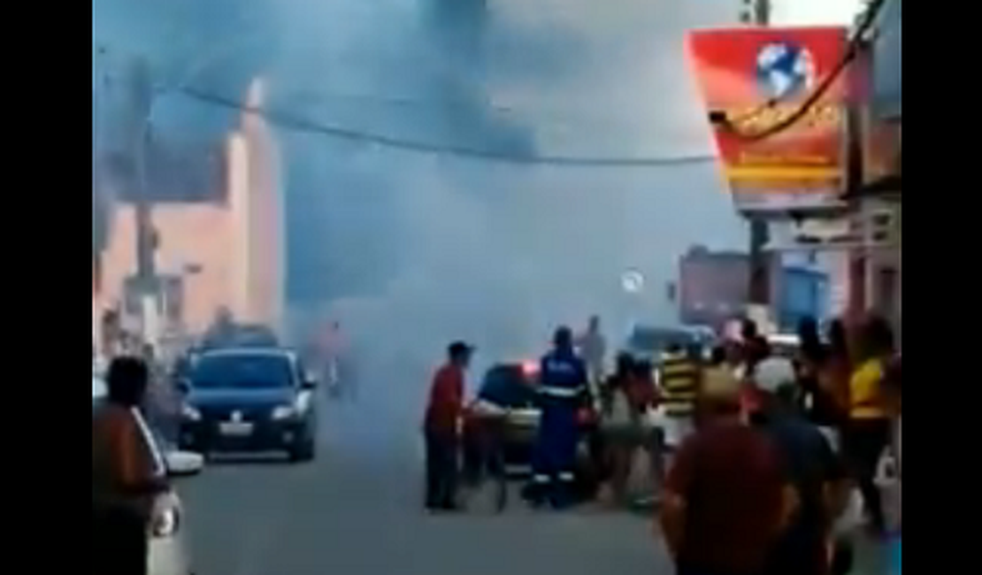 VÍDEO. Explosão de fogos de artifício em barraca no Pilar deixa uma pessoa ferida