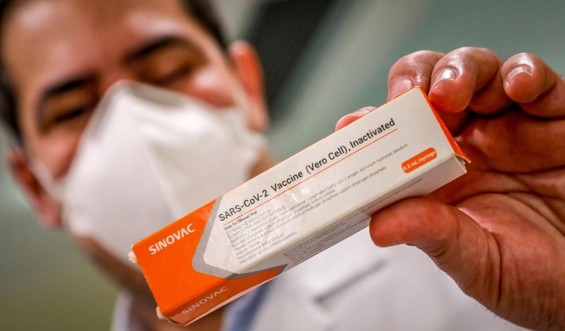 Mais de 500 mil pessoas que receberam a 1ª dose da vacina contra a Covid no Brasil não tomaram a 2ª