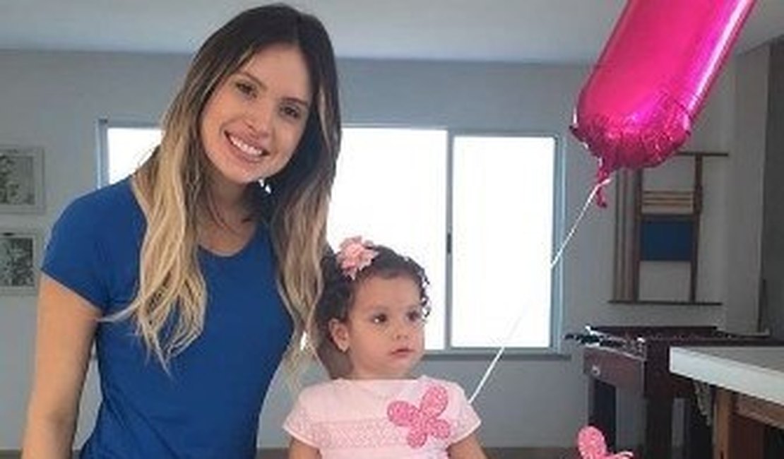 Thyane Dantas mostra foto do bolo de festa da filha com Wesley Safadão