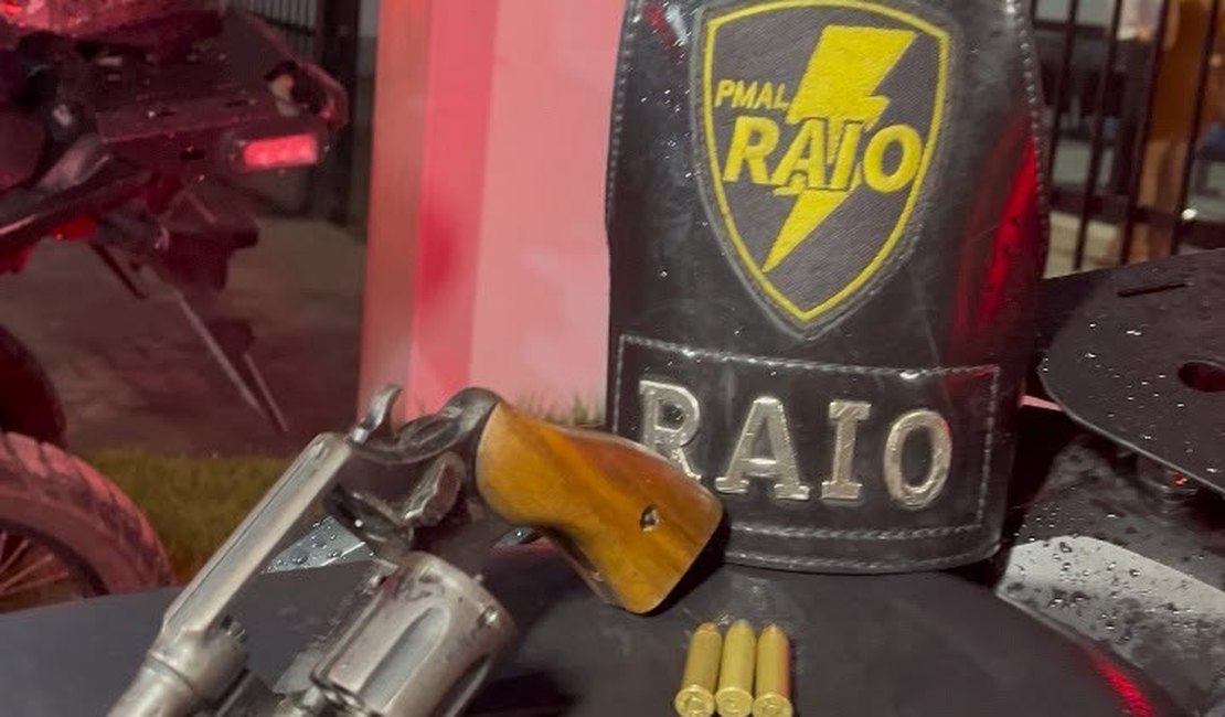 Companhia de Raio prende homem com revólver na Chã da Jaqueira, em Maceió
