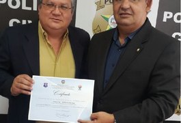 Academia concede homenagem a diretores da Polícia Civil