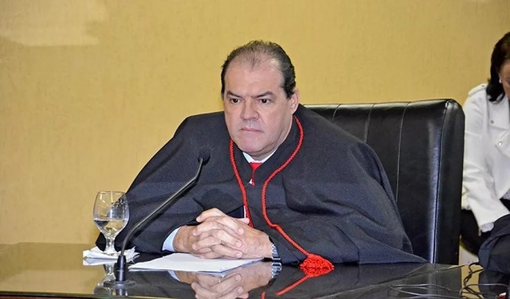 Cícero Amélio, ex-presidente do Tribunal de Contas desiste de candidatura