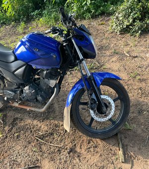Pelopes do 3º BPM recupera motocicleta com queixa de roubo abandonada, em Arapiraca