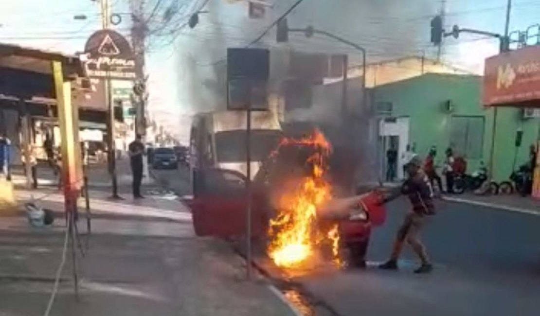 Proprietário de veículo que pegou fogo na Baixa Grande realiza campanha de arrecadação