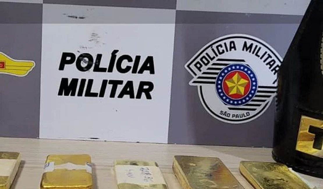 Polícia prende homem e apreende ﻿barras de ouro encontradas dentro de ônibus