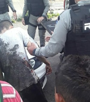 Homem é espancado pela população após tentativa de assalto no bairro São Luiz