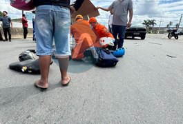 Vídeo. Motociclista tem perna dilacerada após colisão com ônibus na AL-110, em Arapiraca