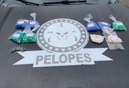 Indivíduos são presos em residência com motocicletas roubadas e drogas, em Arapiraca