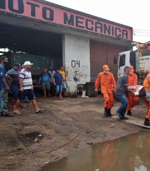 Caçamba atinge mecânico durante troca de pneus em São Miguel dos Campos