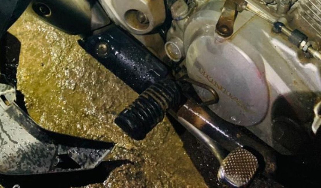 Polícia flagra revólver escondido em motocicleta em Palmeira dos Índios
