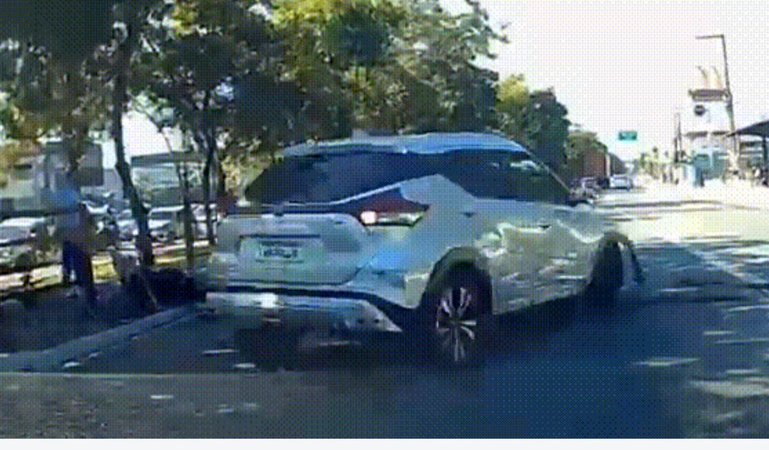 Acidente com cinco veículos deixa feridos e complica trânsito na Fernandes Lima